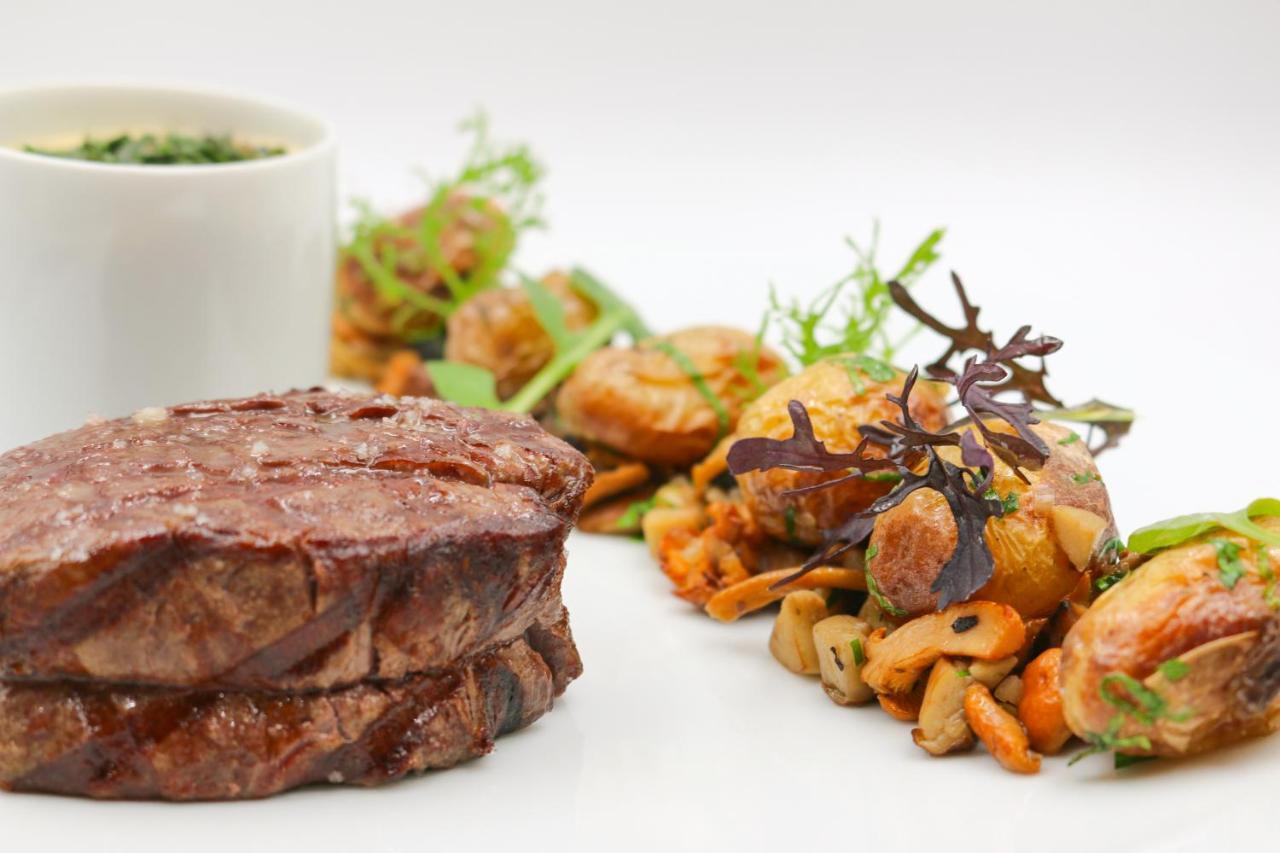 Hotel De La Cigogne Geneva Bagian luar foto A steak prepared with the dry-aging technique