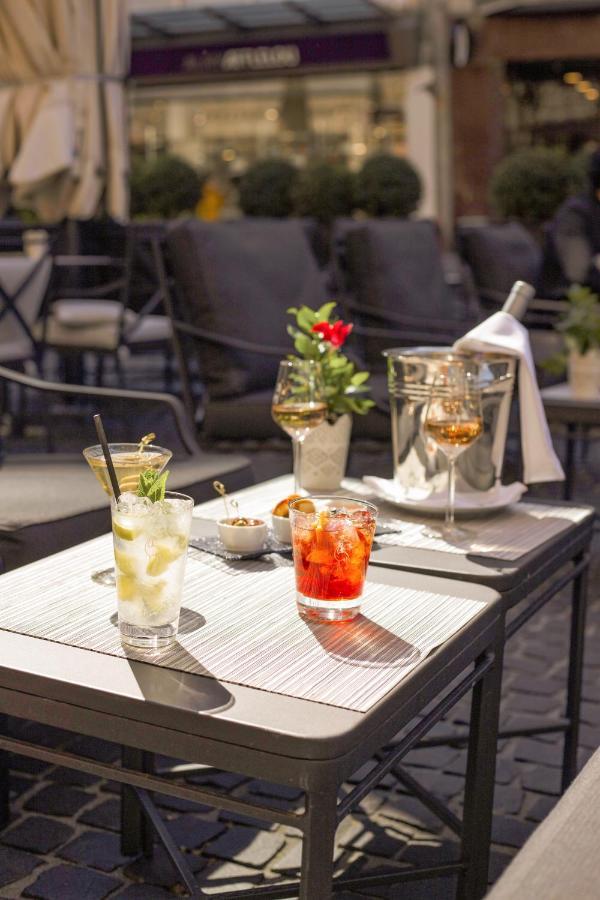 Hotel De La Cigogne Geneva Bagian luar foto Cocktails at the hotel