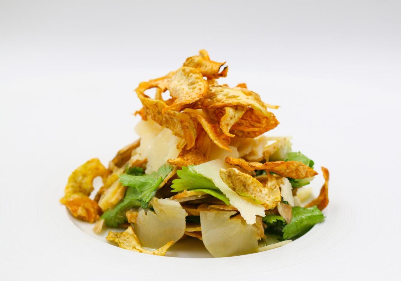 Hotel De La Cigogne Geneva Bagian luar foto A Caesar salad