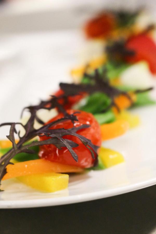 Hotel De La Cigogne Geneva Bagian luar foto A salad with edible seaweed