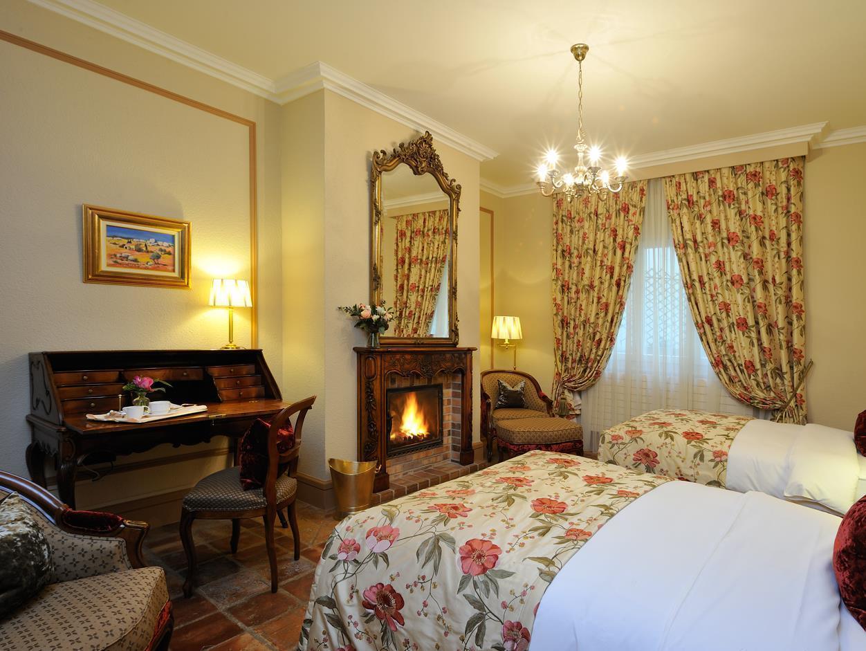 Hotel De La Cigogne Geneva Bagian luar foto A room at the hotel