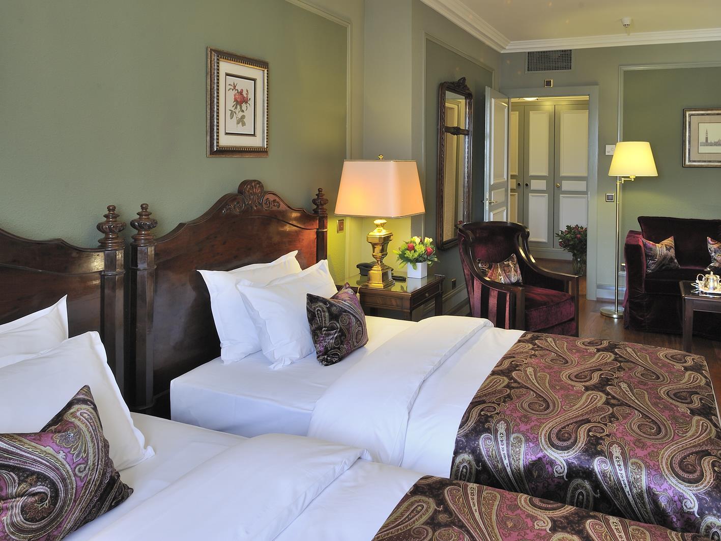 Hotel De La Cigogne Geneva Bagian luar foto A room at the hotel