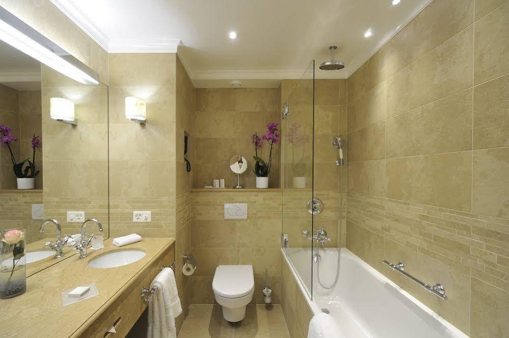 Hotel De La Cigogne Geneva Bagian luar foto Bathroom